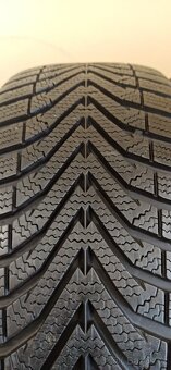 Vredestein Snowtrac 5 205/55 R16 91H 5,5 - 7,5 mm - 4