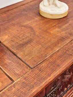 Neogotická dubová komoda z masivního dubu - 4