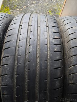 Goodyear 225/45 R18 - 4