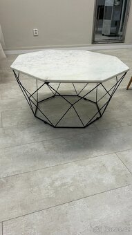 Moderní stolek s mramorovou deskou - 4