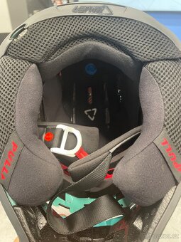 Leatt 7.5 helma - 4