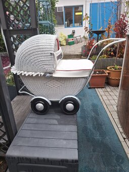 RETRO KOČÁREK PRO PANENKY - 4