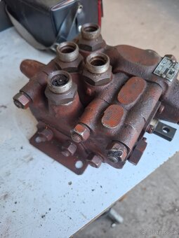 Hydraulický rozvaděč RS16 T - 4