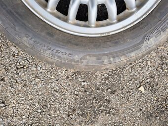 Prodám pneu Dunlop 205/60 r15 vzorek 7mm - 4