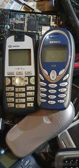Bedna(cca 433ks) mobilních telefonů1ks 35kč - 4