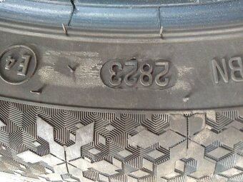 Prodám zimní gumy Continental + Semperit 205/55 R17 DOT 2823 - 4
