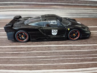 FERRARI FXX n.30 - Hot Wheels 1:43 - 4
