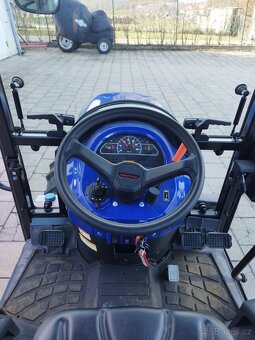 Malotraktor Farmtrac 26 4WD s kabinou - 4