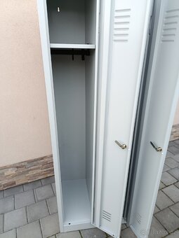 Plechová šatní skříň II - 4
