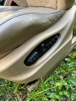 E53 skoro kompletní interiér (Beige) - 4