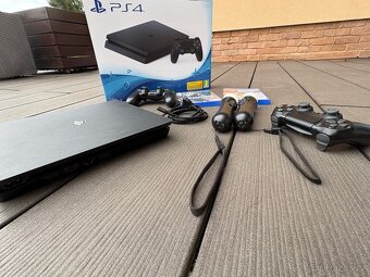 PlayStation 4 Slim 500 GB + 2 ovladače + hry - výborný stav - 4