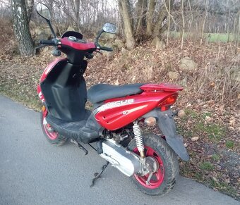 Pěkný skútr Keeway Focus 2T 50 ccm 2,1 kW - 4