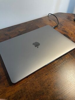 MacBook PRO 2018 13” šedý 256GB - 4