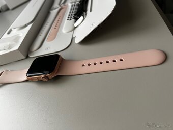 Apple Watch SE + 4 řemínky, původní balení, TOP STAV - 4