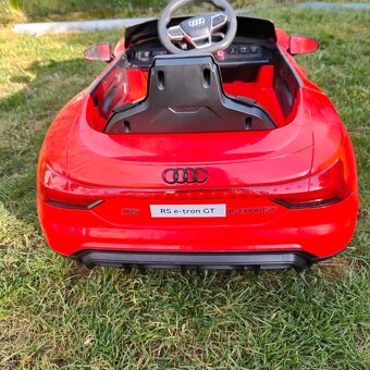 Dětské elektrické auto Audi RS e-tron GT – jako nové - 4