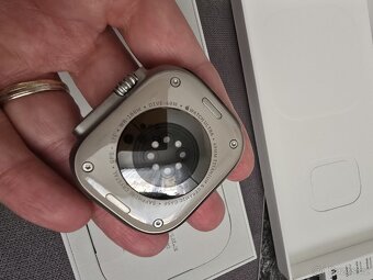 Apple Watch Ultra + Apple milánský tah z černého titanu - 4