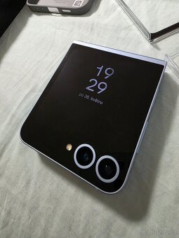 Prodám Samsung Galaxy Z Flip6 512GB - 4