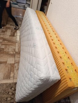 Matrace + jídelní stůl, a židle - 4