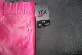 Komplet,kraťasy s visačkou, tílka,trička,vel.146 - TOP stav - 4