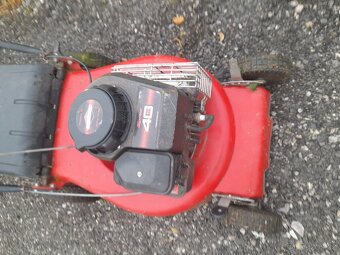 Benzínová sekačka s pojezdem Briggs a Stratton - 4