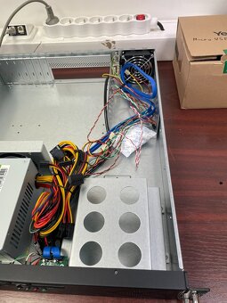 Chieftec UNC 210T černá racková skříň formátu 19" 2U - 4