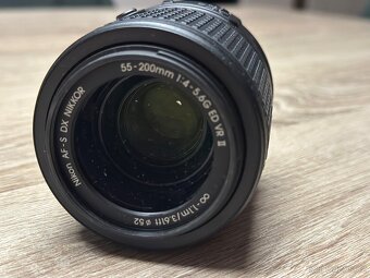 objektiv Nikon AF-S DX 55-200mm VR TOP STAV - 4