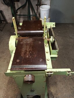 TRUHLÁŘSKÝ UNIVERZÁNÍ STROJ - 4