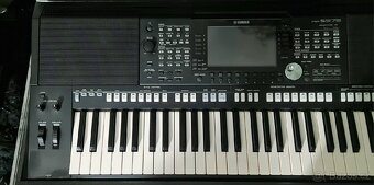 YAMAHA PSR S975 + CASE THON - 4
