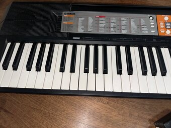 Klávesy YAMAHA PSR F50 - 4