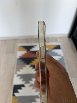 Průhledný obal na iPhone 13. - 4