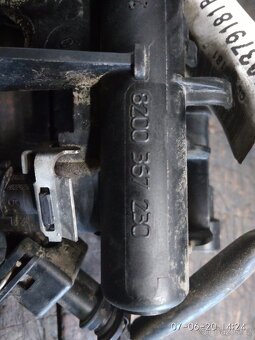 Renault kango 1.2i16V vstřikovací lišta 8200367230 - 4