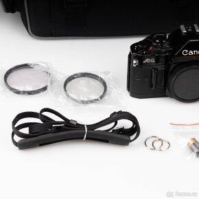 Canon A-1 se dvěma objektivy a příslušenstvím - 4