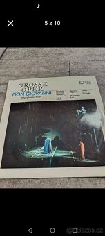 4500 různých gramofonových desek - 4