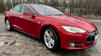 Tesla Model S85 El.Panorama Kuze Vzd.podvozek barva RedMult - 4