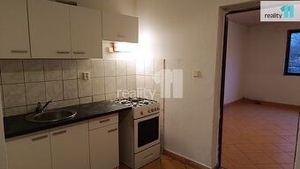 Pronájem 1+1, 37m2 v rodinném domečku se zahradou v Pihelu u - 4