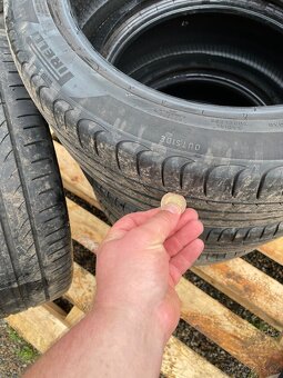 225/45R17 - 4