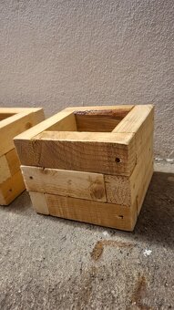 Dřevěný truhlík malý - 4