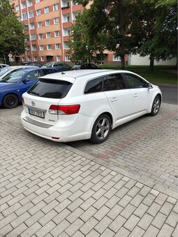 Toyota Avensis 2.2 D4D 110 kW 2012 NEPOJÍZDNÁ - 4