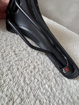 Sedlo Fizik R7 - 4