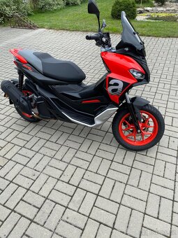 Aprilia SR GT 125 Sport - 4