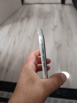 iPhone xr - 4