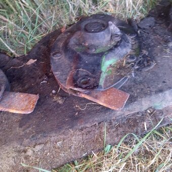 Disková sekačka Krone 285 a zánovní lis John Deere - 4