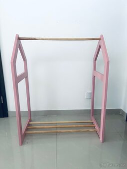 Domečkový dětský věšák pro slečnu - 4