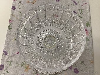 Broušená mísa na nožce - 4