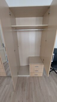 šatní skřiň se zrcadly - 4