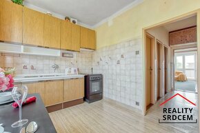 Prodej bytu v os. vl. 2+1+komora + balkon/69m2 na ul. Jurkov - 4