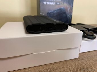 Samsung Portable SSD T7 Shield 2TB nový pouze rozbalený - 4
