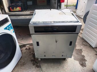 Prodám VESTAVNOU dig.myčku zn.WHIRLPOOL-ZDARMA DOVEZU-- - 4