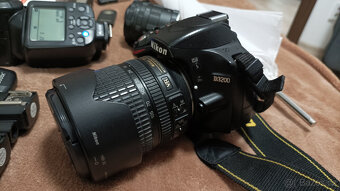 NIKON D3200 + 18-105 AF-S DX VR + Blesk s odpalovači a další - 4