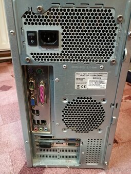 Starší PC + příslušenství a tiskárna HP - 4